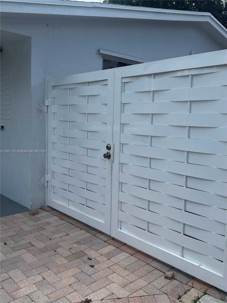 Small Image of 7012 SOUTH WEST 19TH ST, North Lauderdale Number 3