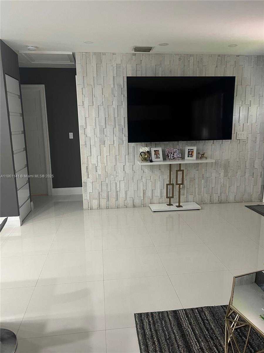 Small Image of 7012 SOUTH WEST 19TH ST, North Lauderdale Number 6
