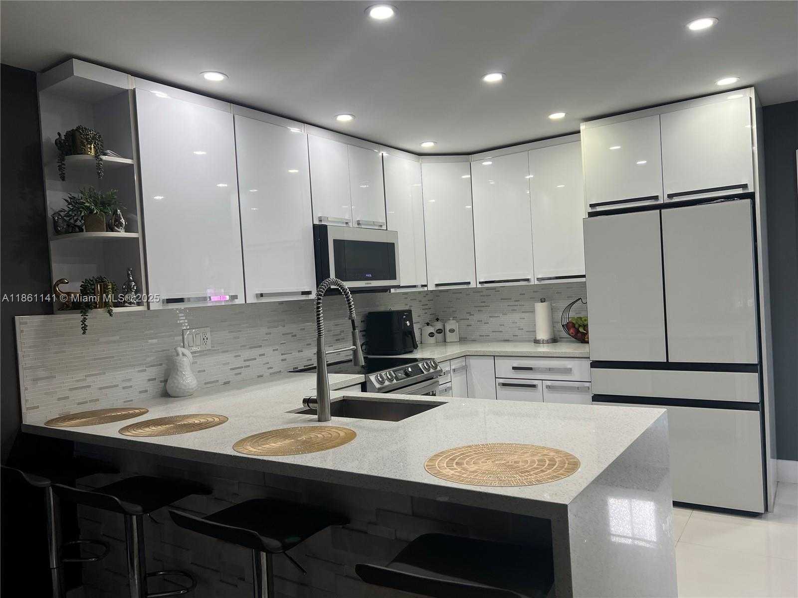 Small Image of 7012 SOUTH WEST 19TH ST, North Lauderdale Number 8