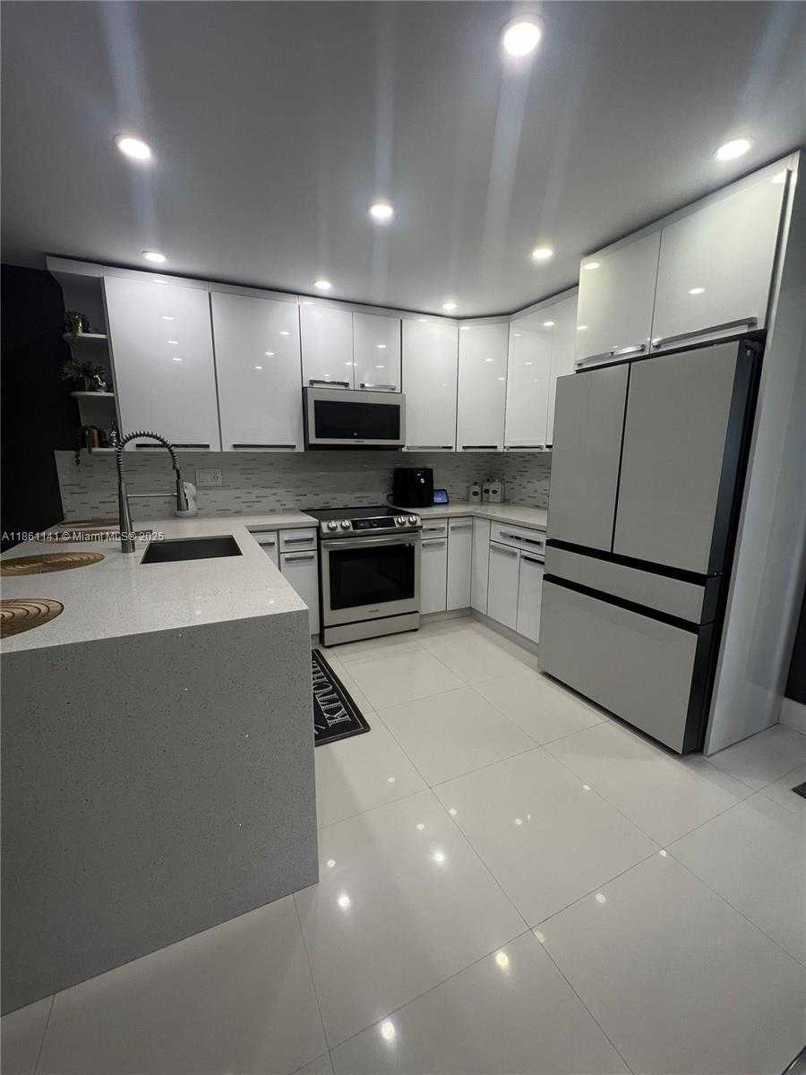 Small Image of 7012 SOUTH WEST 19TH ST, North Lauderdale Number 9