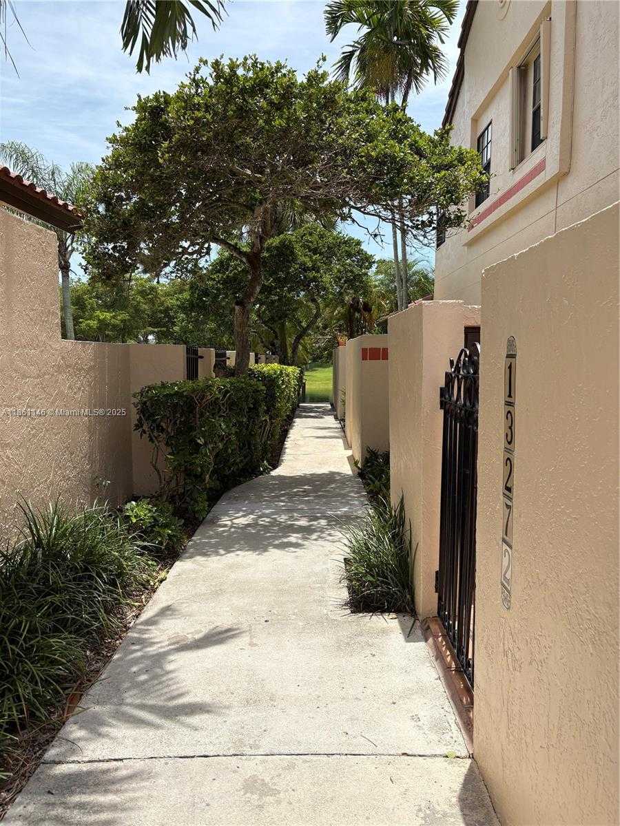 Small Image of 13272 SOUTH WEST 114TH TER #13272, Miami Number 22