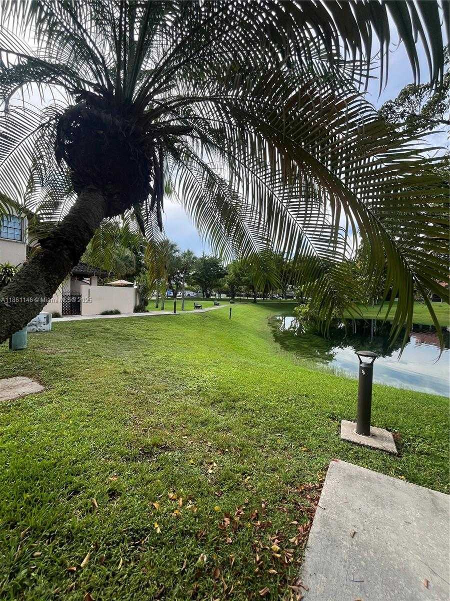 Small Image of 13272 SOUTH WEST 114TH TER #13272, Miami Number 29