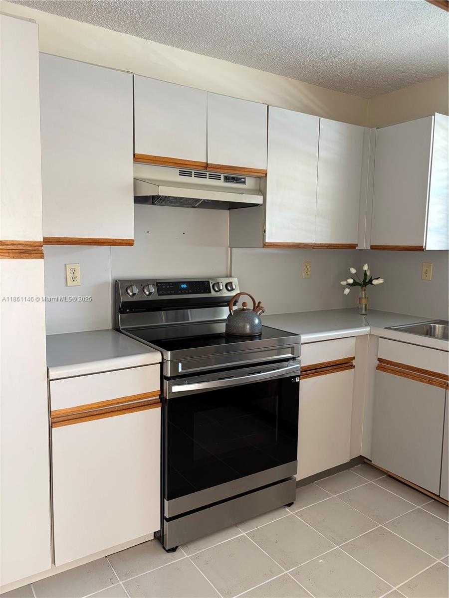 Small Image of 13272 SOUTH WEST 114TH TER #13272, Miami Number 7