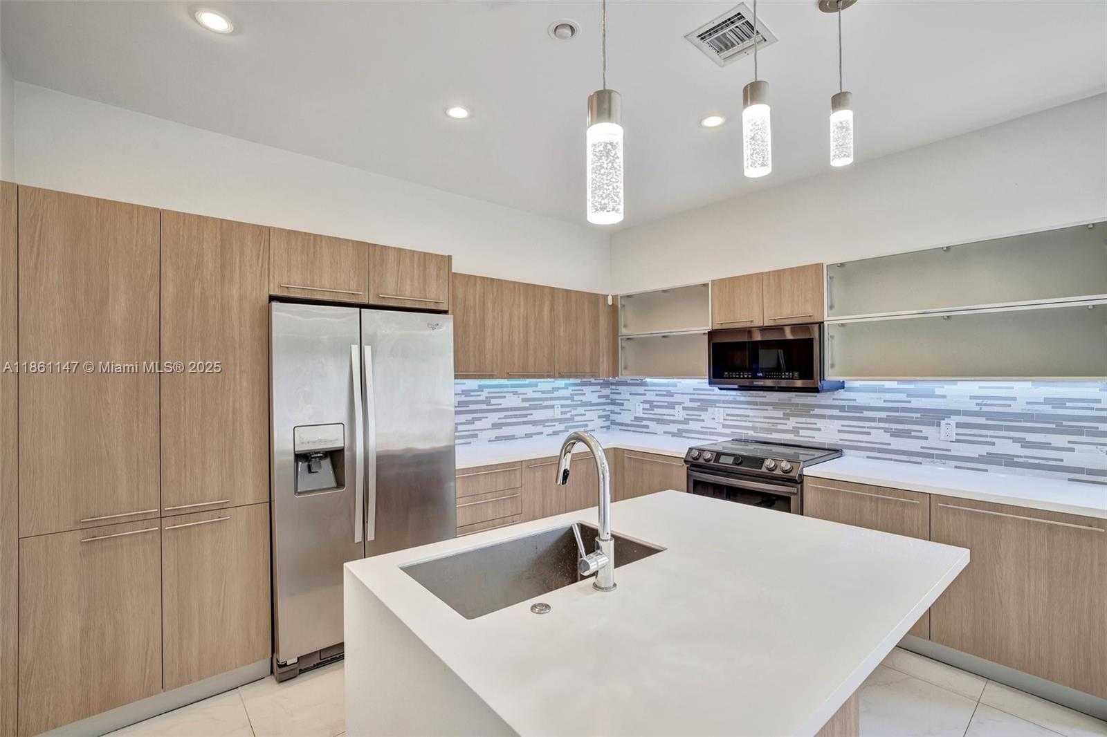 Small Image of 164 SOUTH EAST 4TH TER, Pompano Beach Number 16