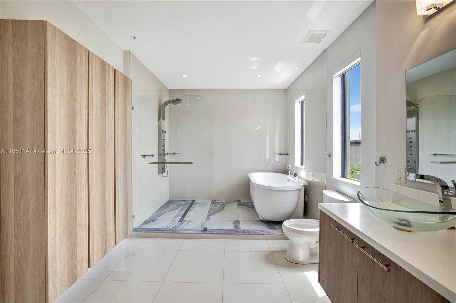 Small Image of 164 SOUTH EAST 4TH TER, Pompano Beach Number 24