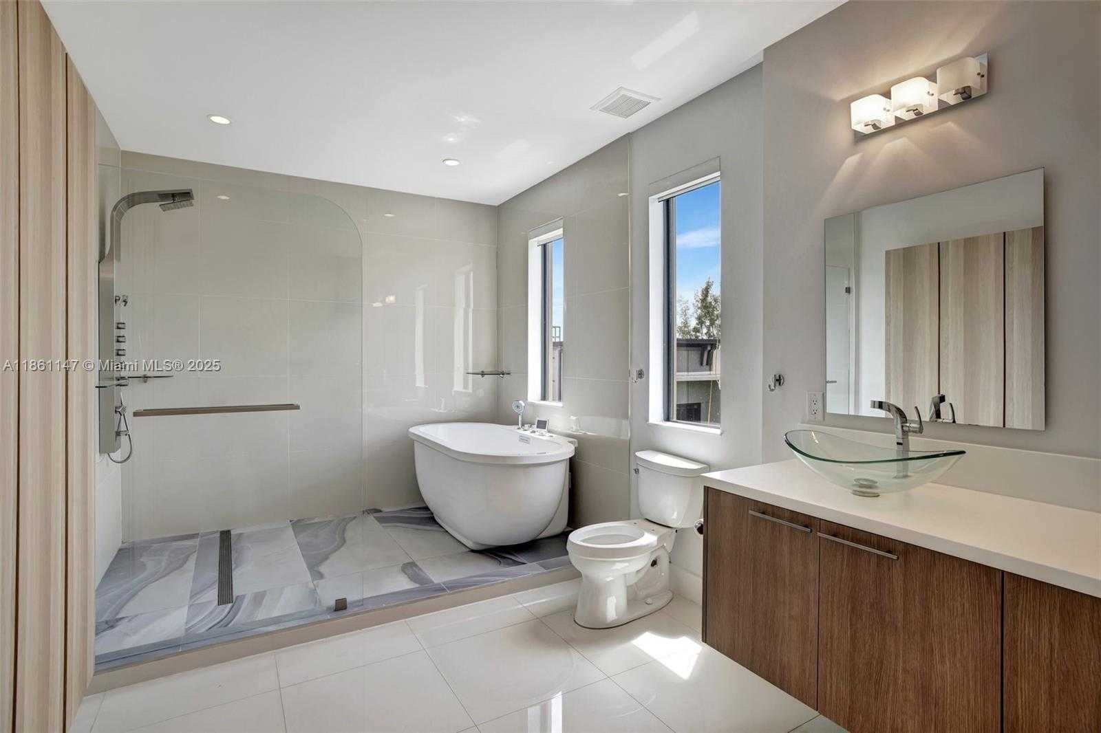 Small Image of 164 SOUTH EAST 4TH TER, Pompano Beach Number 26