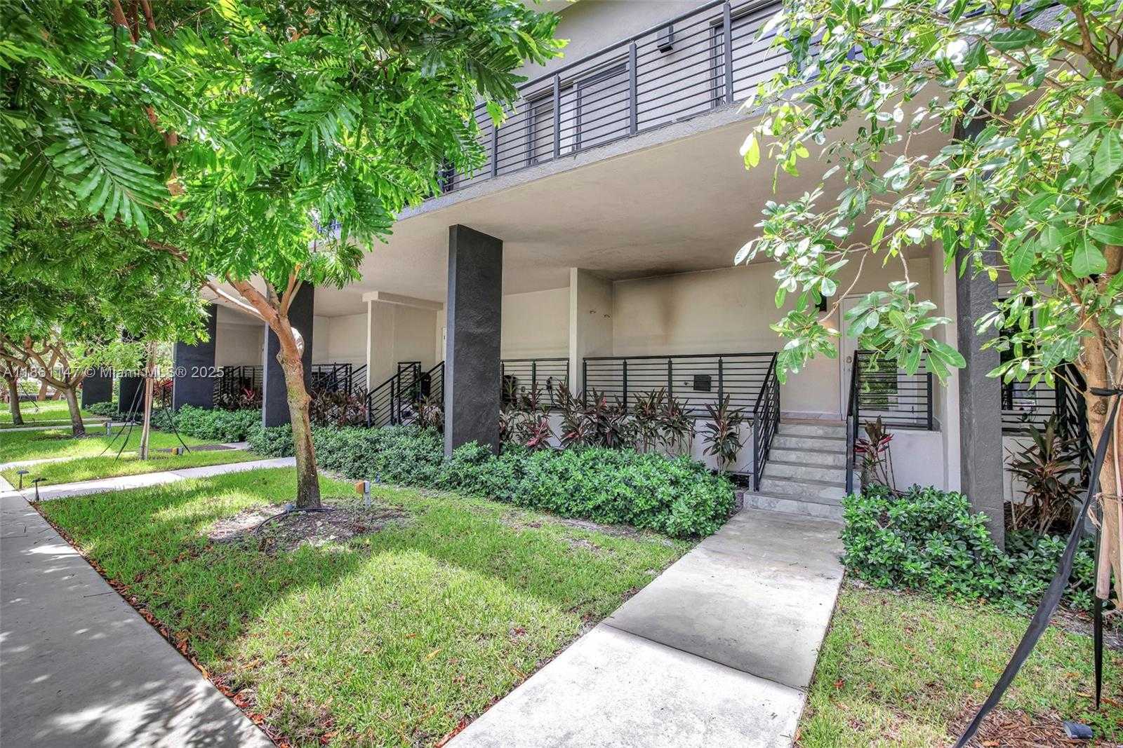 Small Image of 164 SOUTH EAST 4TH TER, Pompano Beach Number 6