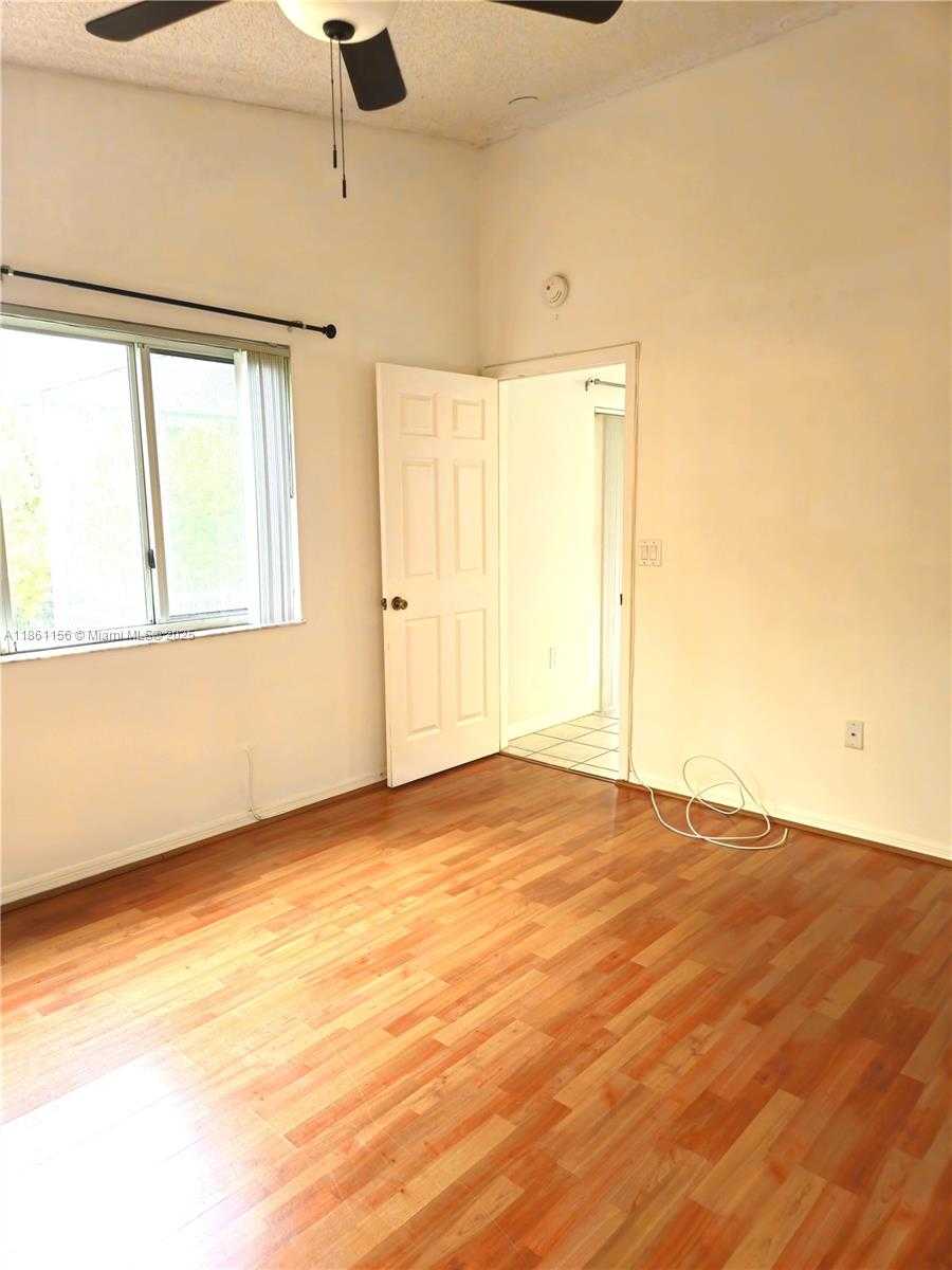 Small Image of 405 KELLY LN #405, Weston Number 19