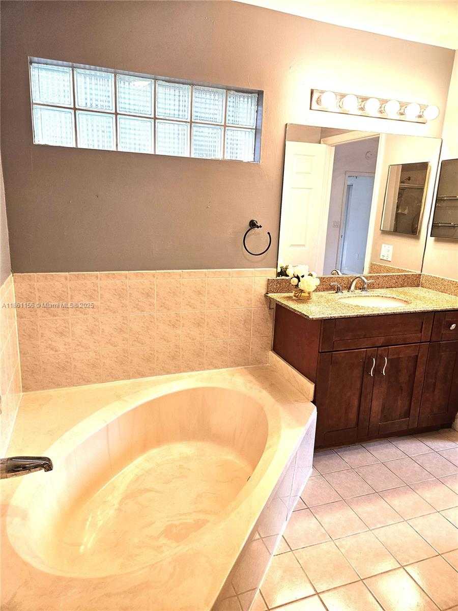Small Image of 405 KELLY LN #405, Weston Number 20