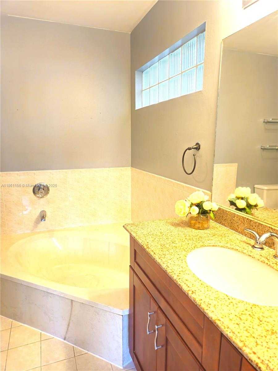Small Image of 405 KELLY LN #405, Weston Number 21