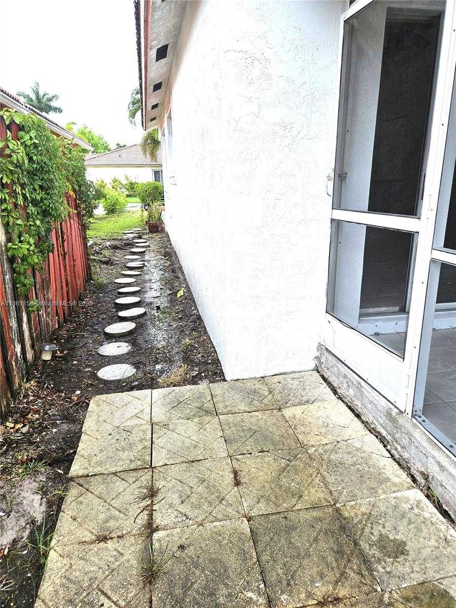 Small Image of 405 KELLY LN #405, Weston Number 23