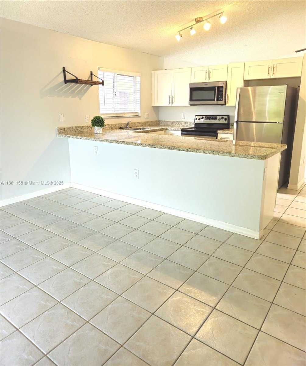 Small Image of 405 KELLY LN #405, Weston Number 4