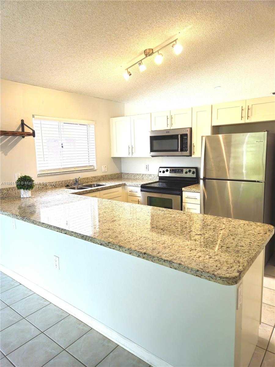 Small Image of 405 KELLY LN #405, Weston Number 5