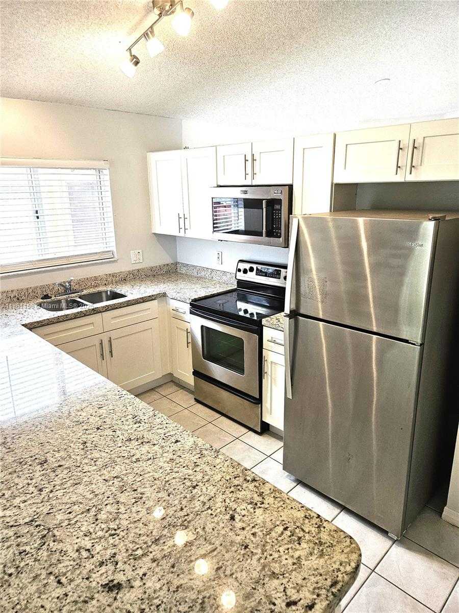 Small Image of 405 KELLY LN #405, Weston Number 6