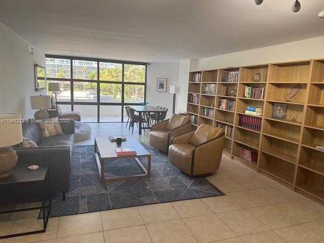 Small Image of 6423 COLLINS AVE #209, Miami Beach Number 2