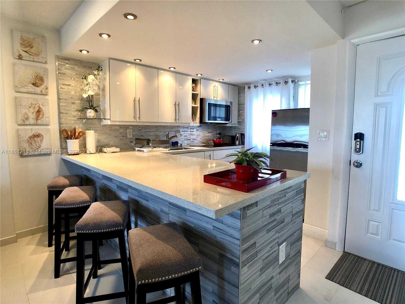 Small Image of 1575 EUCLID AVE #503, Miami Beach Number 2