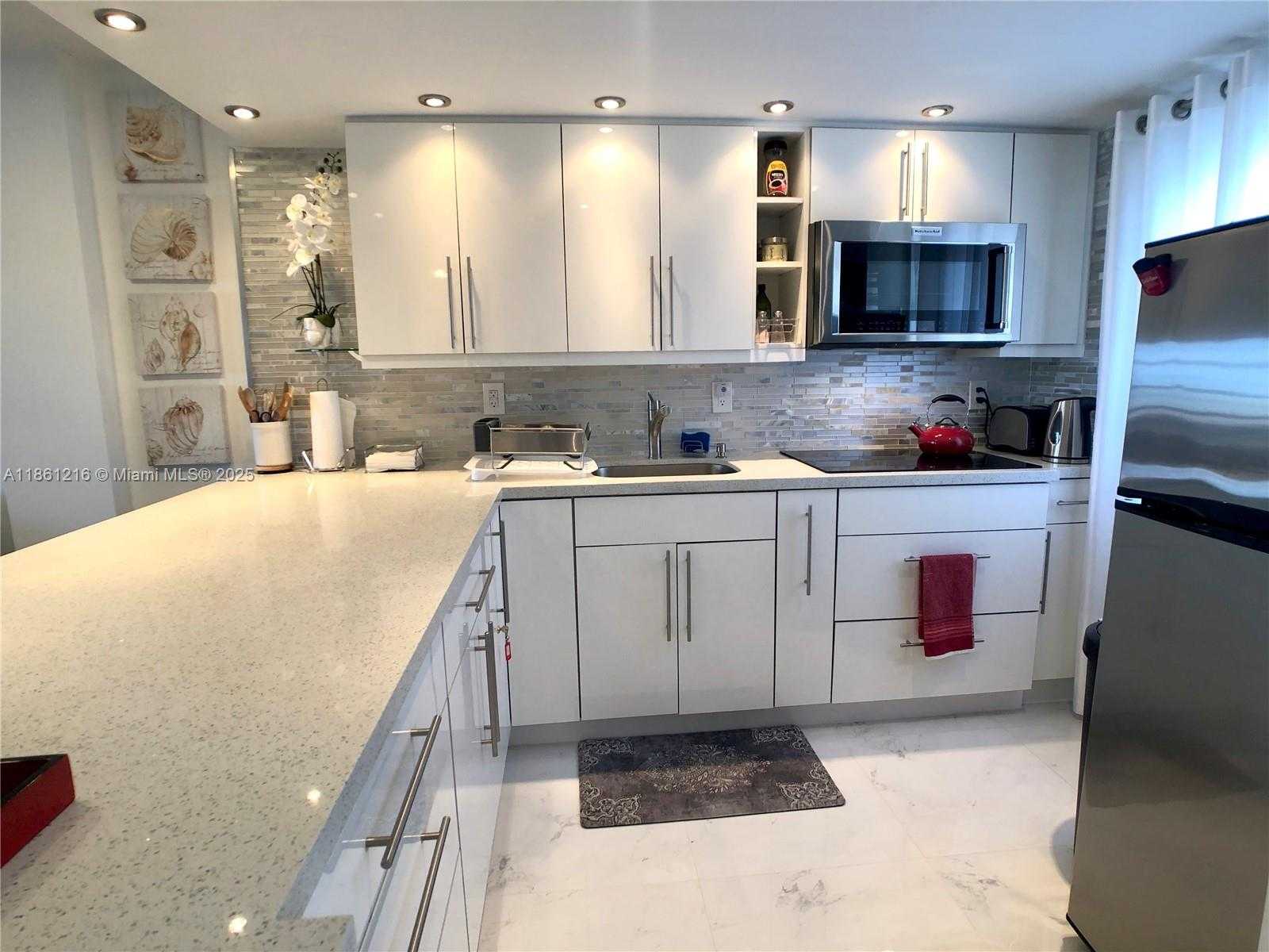 Small Image of 1575 EUCLID AVE #503, Miami Beach Number 3