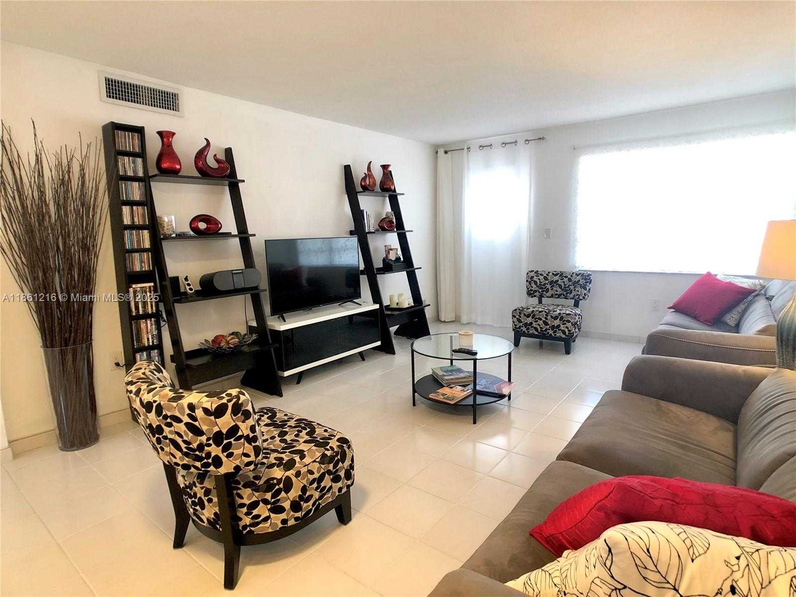 Small Image of 1575 EUCLID AVE #503, Miami Beach Number 4