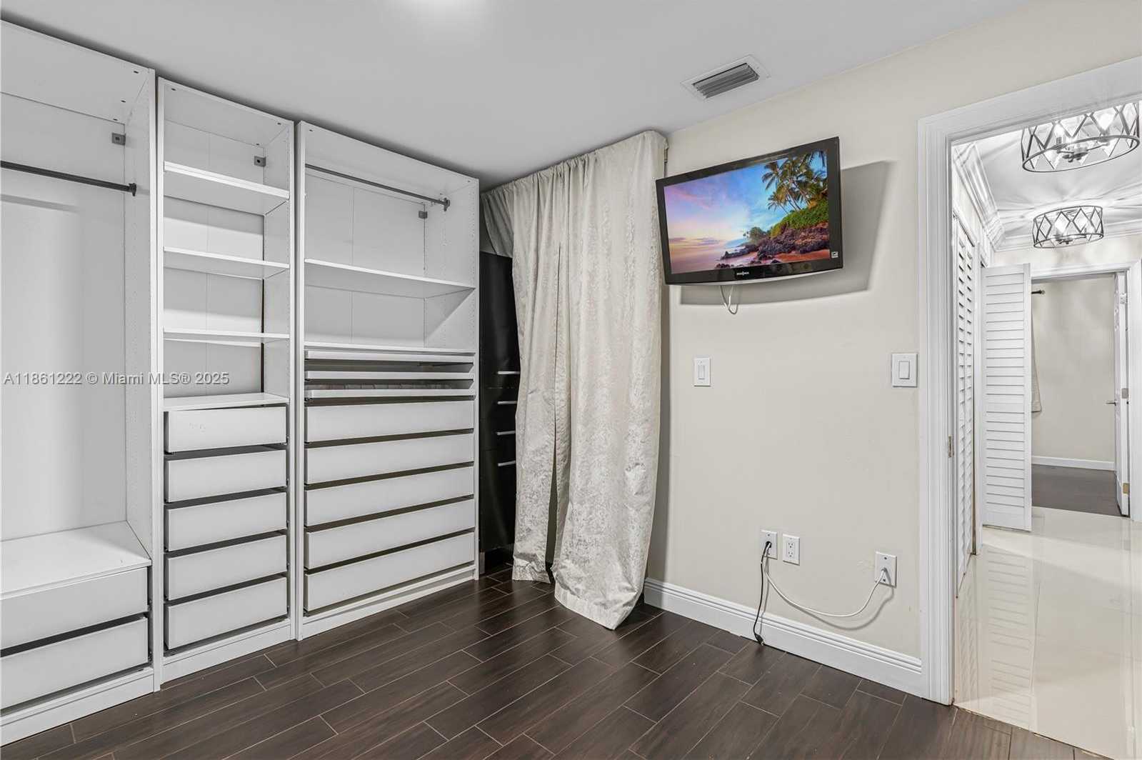 Small Image of 13817 SOUTH WEST 24TH ST #13817, Miami Number 16