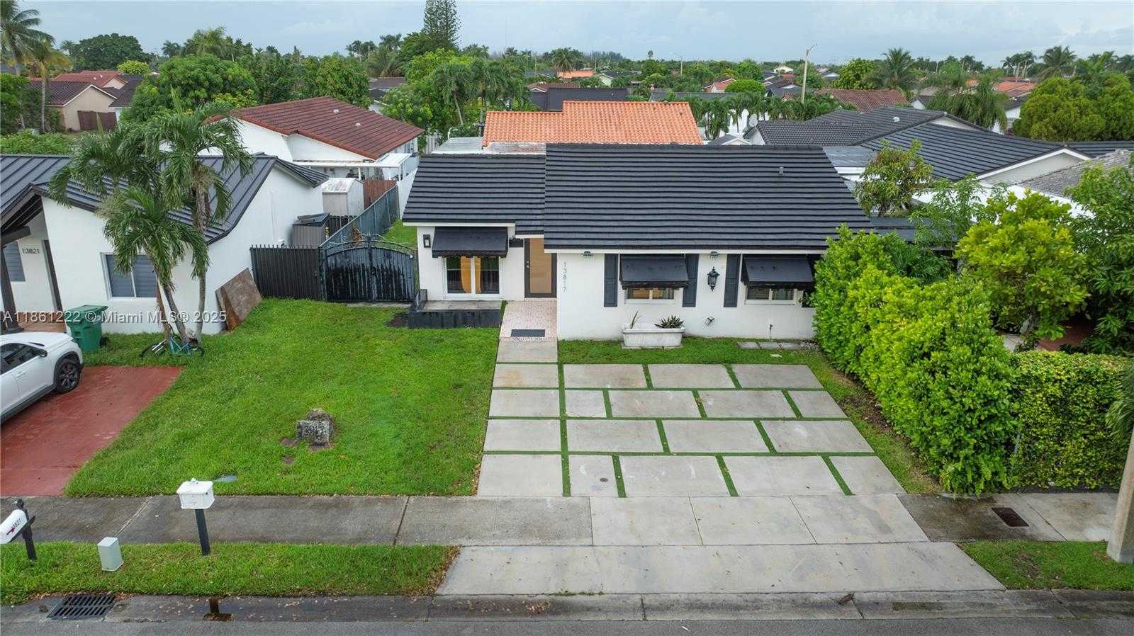 Small Image of 13817 SOUTH WEST 24TH ST #13817, Miami Number 23