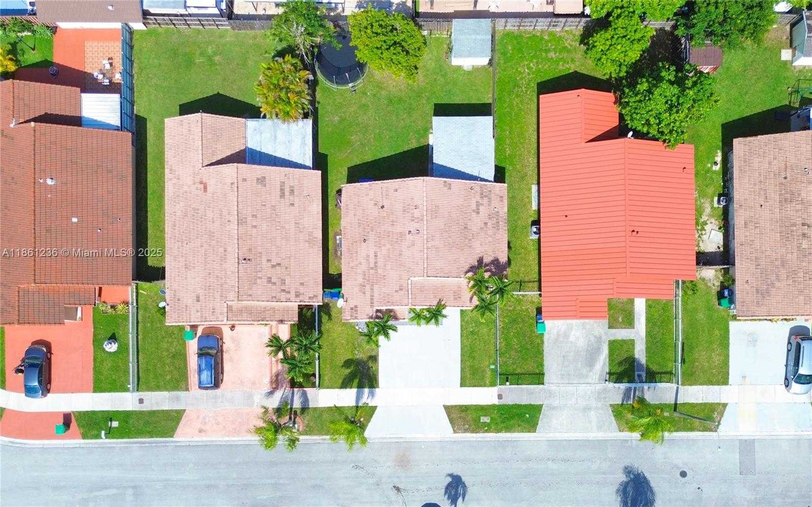 Small Image of 18331 SOUTH WEST 135TH AVE, Miami Number 3