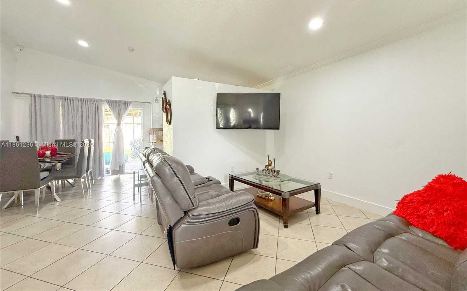 Small Image of 18331 SOUTH WEST 135TH AVE, Miami Number 4