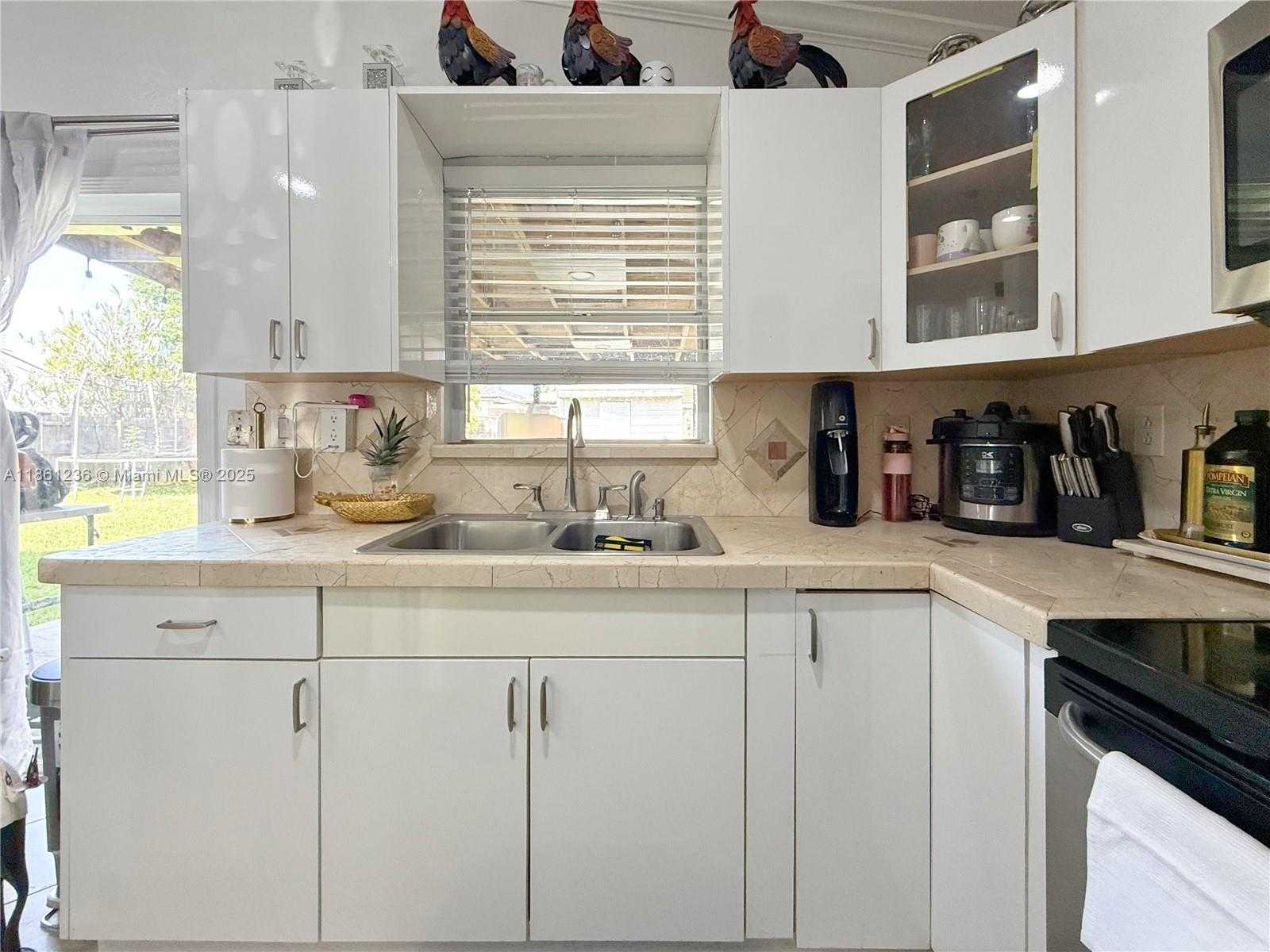 Small Image of 18331 SOUTH WEST 135TH AVE, Miami Number 8