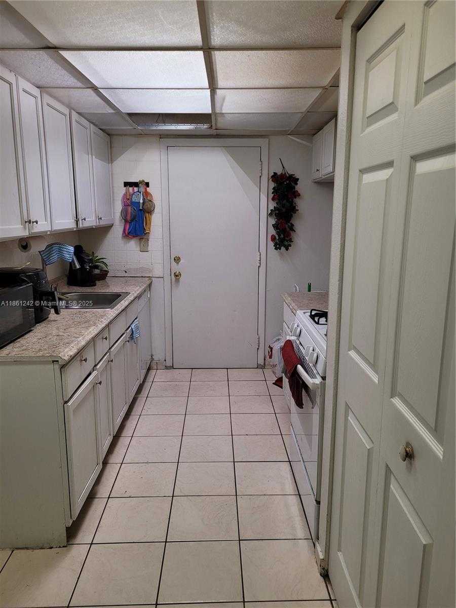 Small Image of 17911 NORTH WEST 68TH AVE #M201, Hialeah Number 10