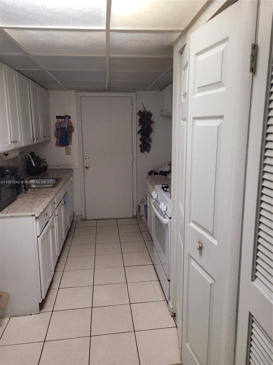 Small Image of 17911 NORTH WEST 68TH AVE #M201, Hialeah Number 2