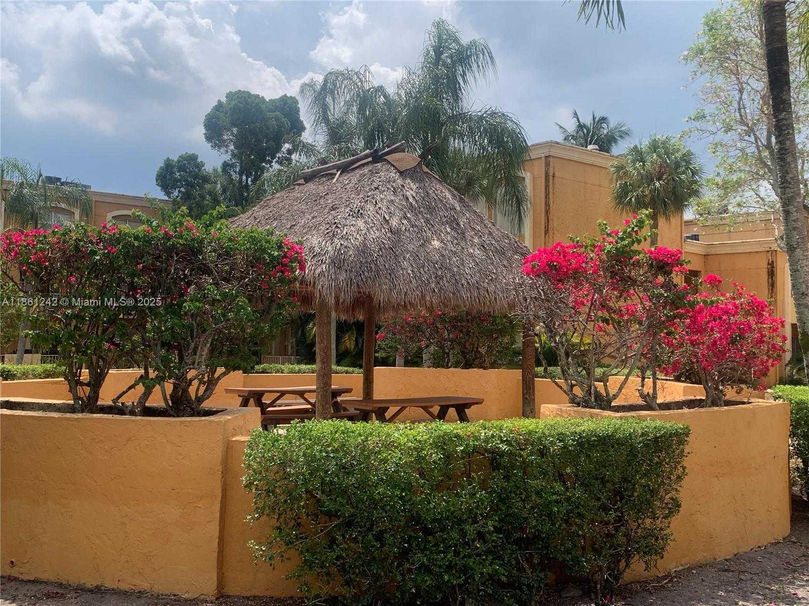 Small Image of 17911 NORTH WEST 68TH AVE #M201, Hialeah Number 26
