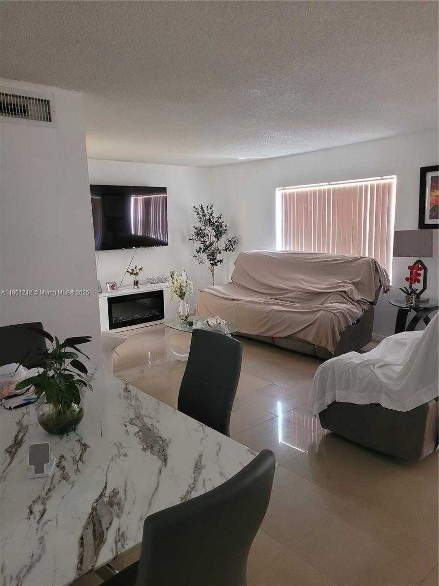 Small Image of 17911 NORTH WEST 68TH AVE #M201, Hialeah Number 4