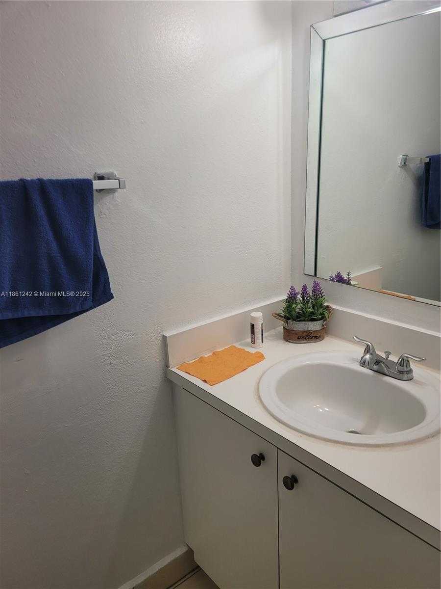 Small Image of 17911 NORTH WEST 68TH AVE #M201, Hialeah Number 5