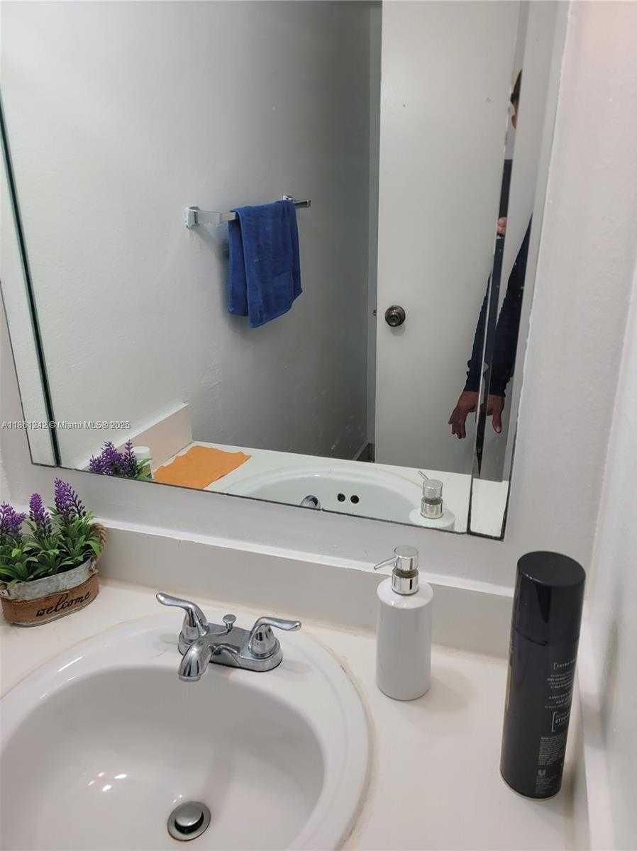 Small Image of 17911 NORTH WEST 68TH AVE #M201, Hialeah Number 7