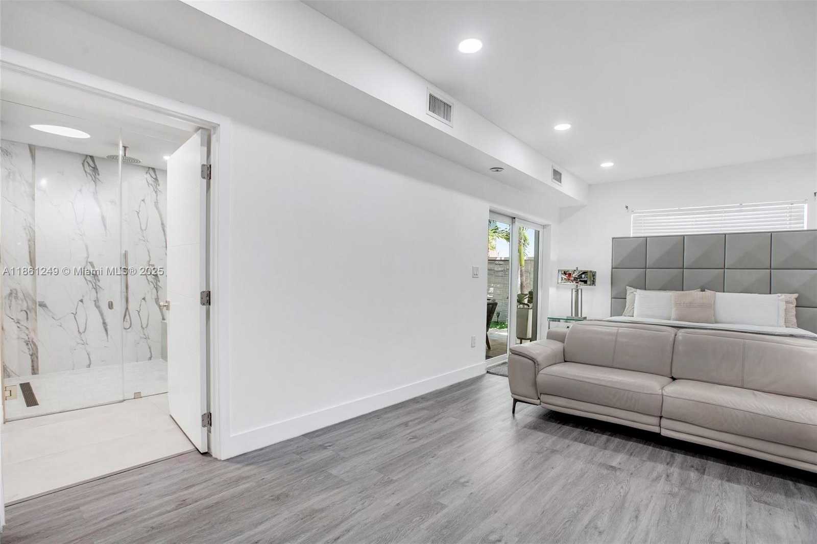 Small Image of 3675 SOUTH WEST 26TH ST, Miami Number 11