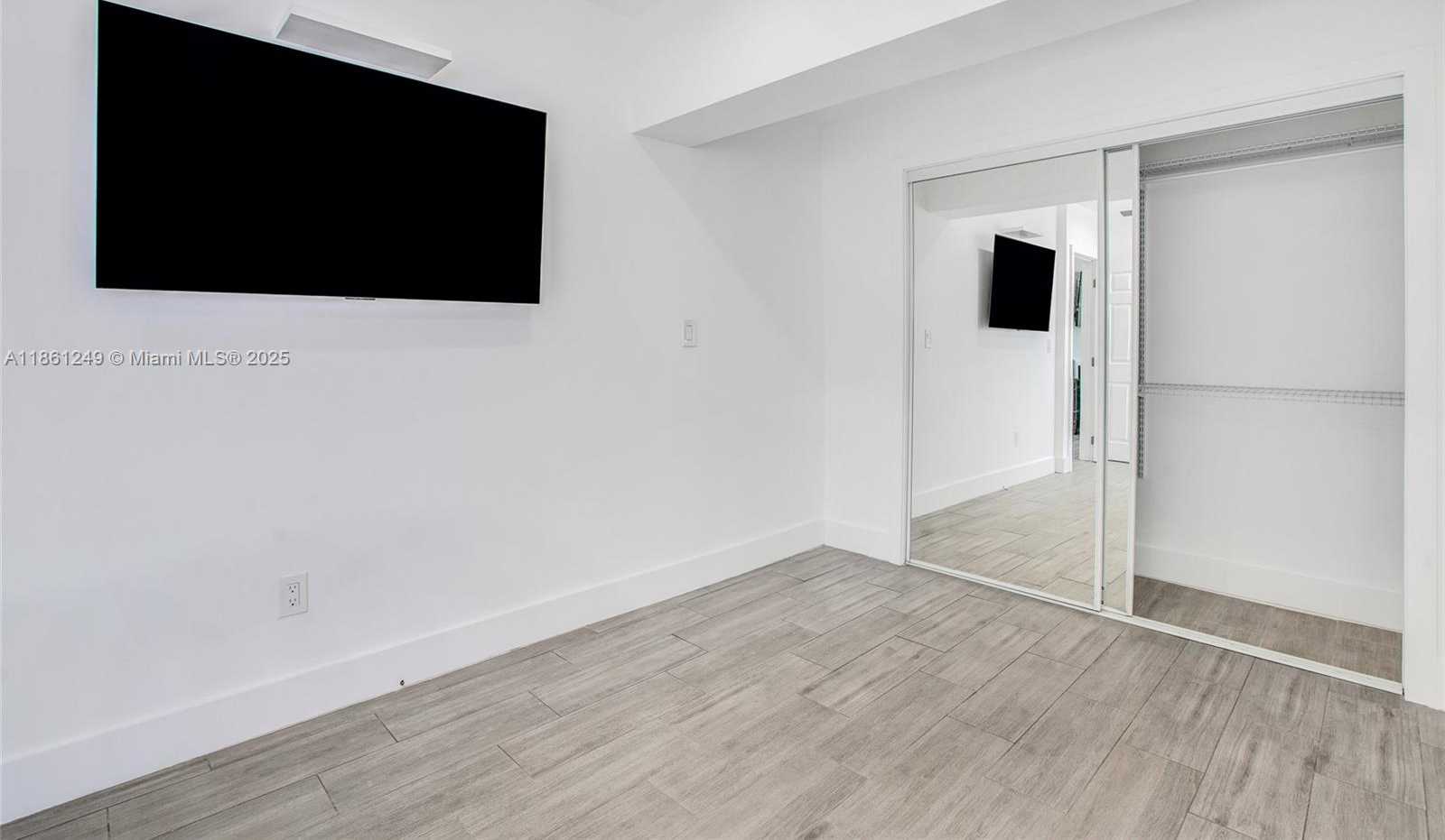 Small Image of 3675 SOUTH WEST 26TH ST, Miami Number 13