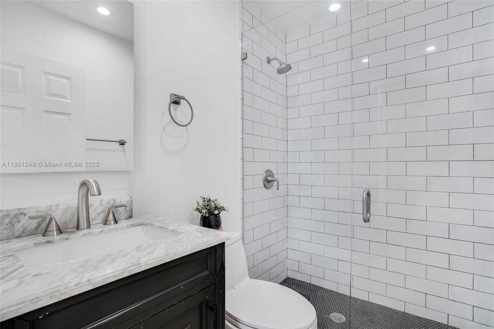 Small Image of 3675 SOUTH WEST 26TH ST, Miami Number 14