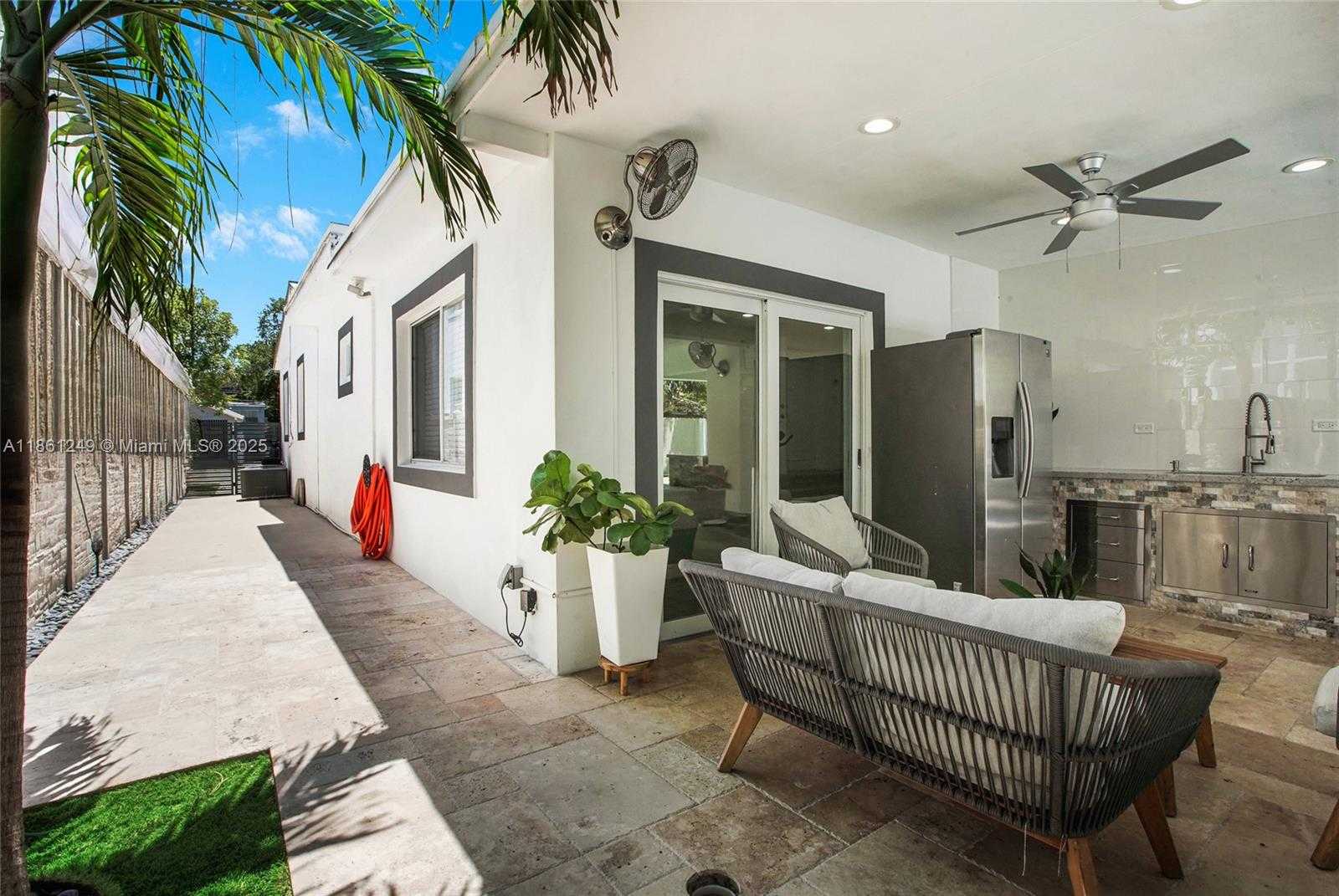 Small Image of 3675 SOUTH WEST 26TH ST, Miami Number 17