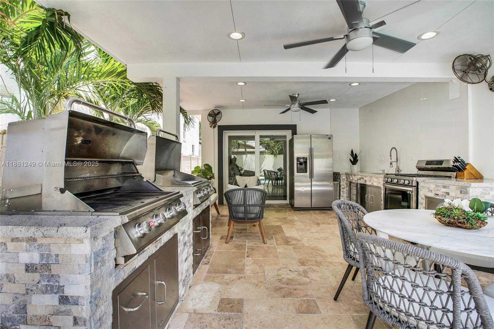 Small Image of 3675 SOUTH WEST 26TH ST, Miami Number 19