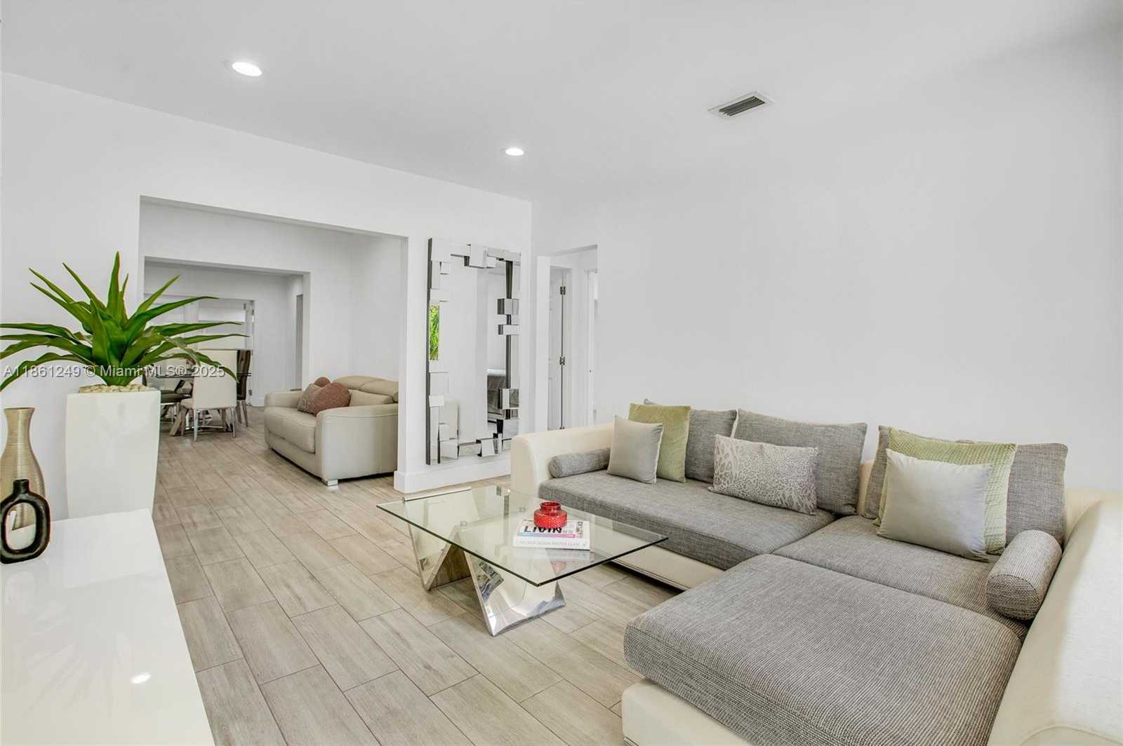 Small Image of 3675 SOUTH WEST 26TH ST, Miami Number 2