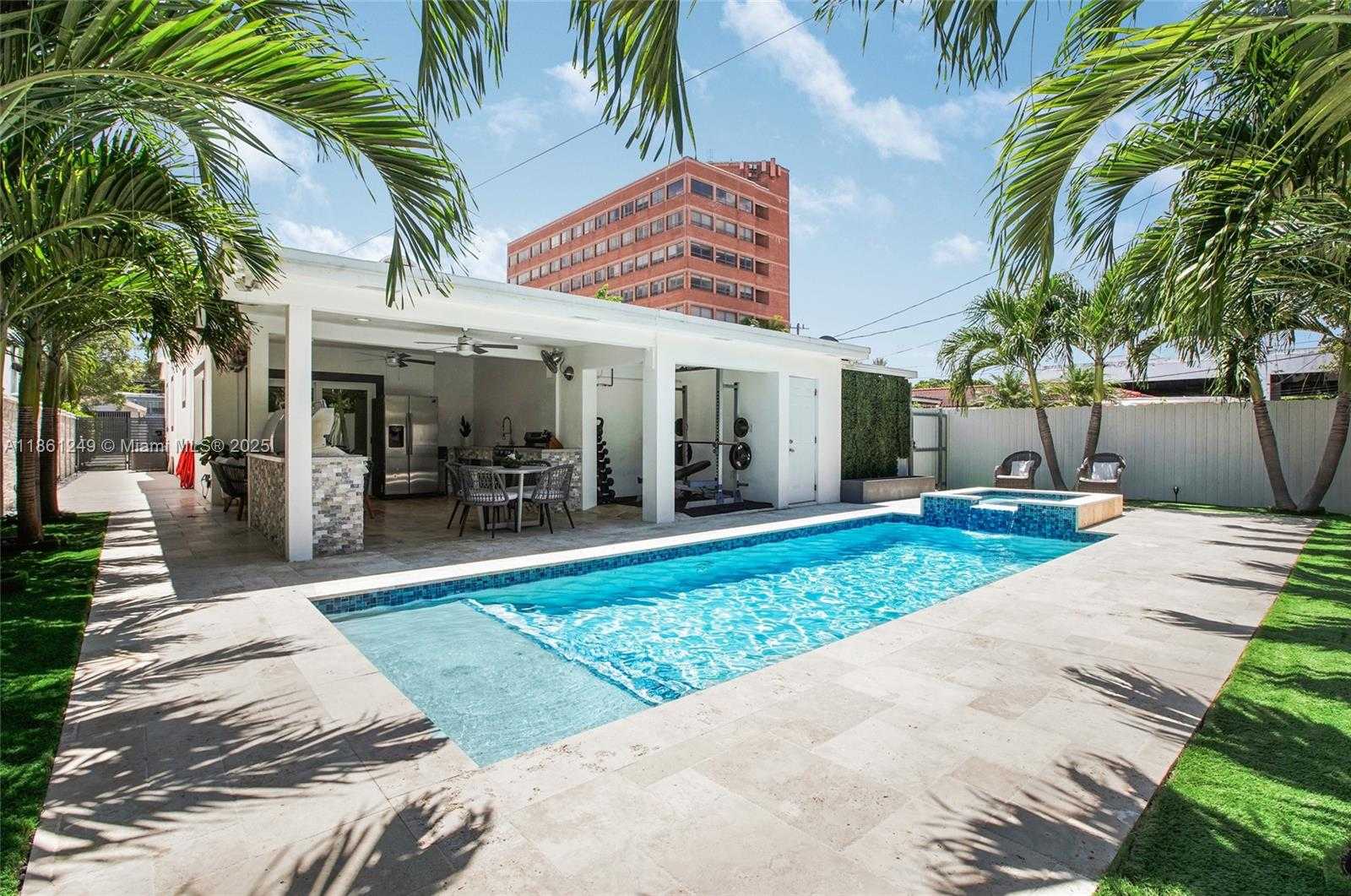 Small Image of 3675 SOUTH WEST 26TH ST, Miami Number 22
