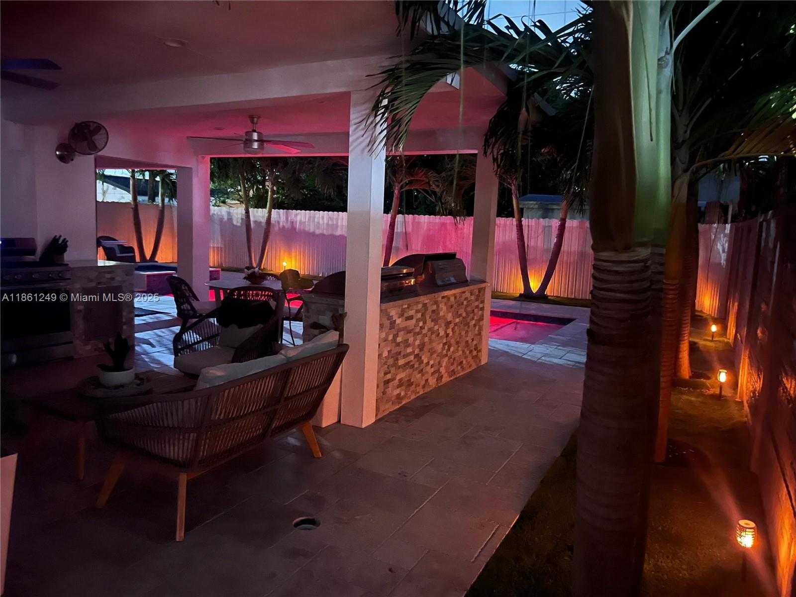 Small Image of 3675 SOUTH WEST 26TH ST, Miami Number 24