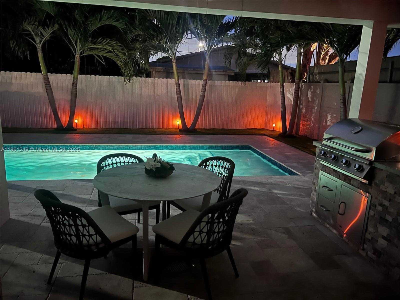 Small Image of 3675 SOUTH WEST 26TH ST, Miami Number 25