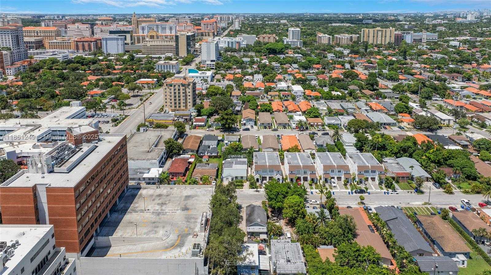 Small Image of 3675 SOUTH WEST 26TH ST, Miami Number 28