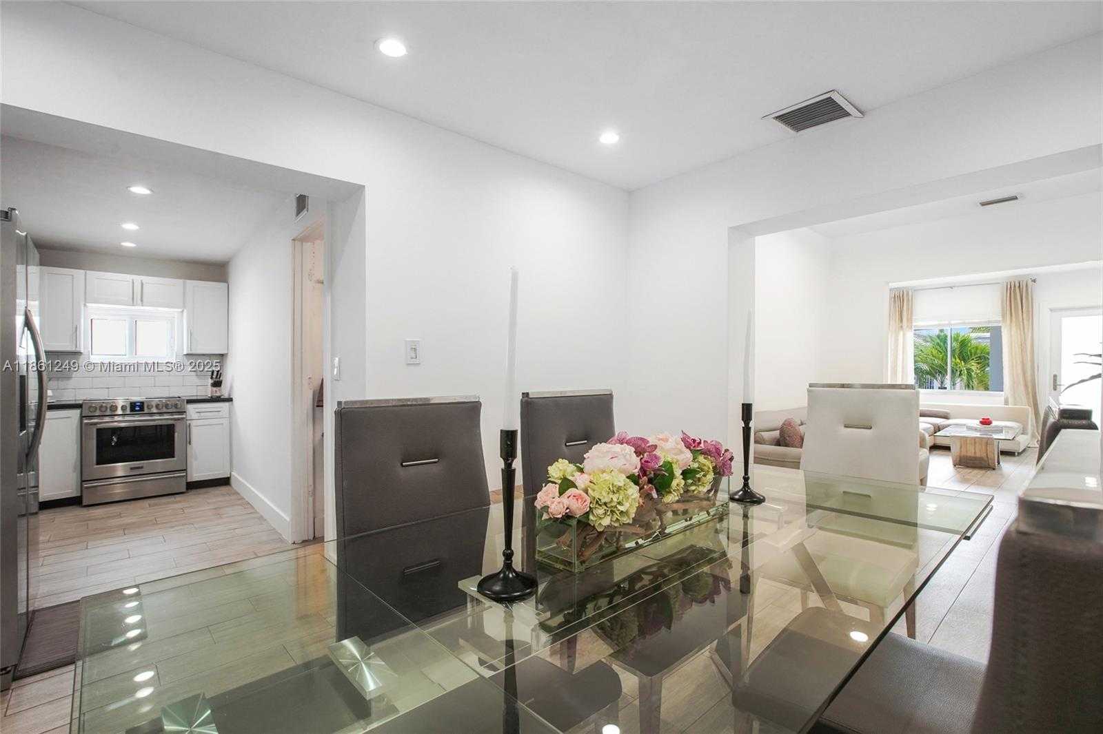Small Image of 3675 SOUTH WEST 26TH ST, Miami Number 6