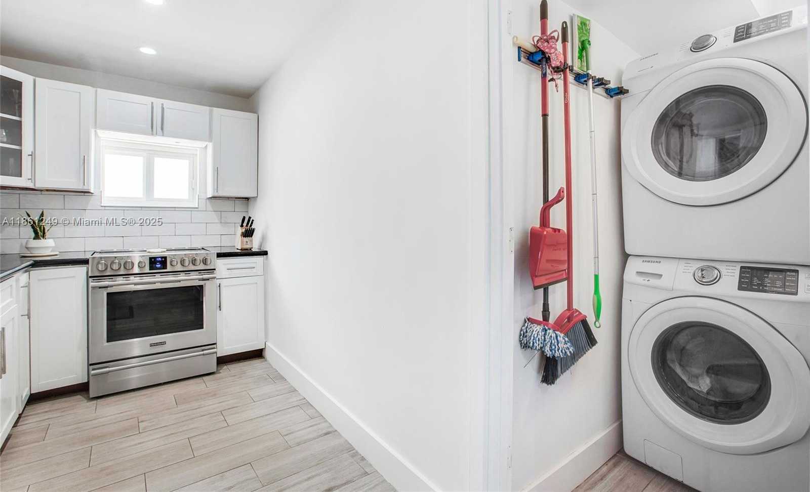 Small Image of 3675 SOUTH WEST 26TH ST, Miami Number 7