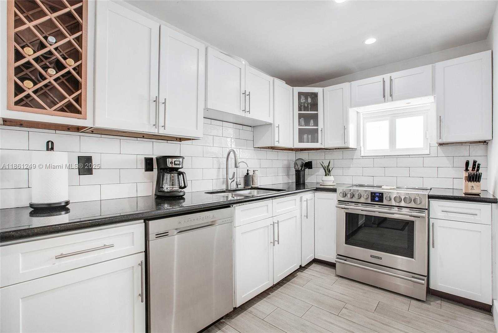 Small Image of 3675 SOUTH WEST 26TH ST, Miami Number 8