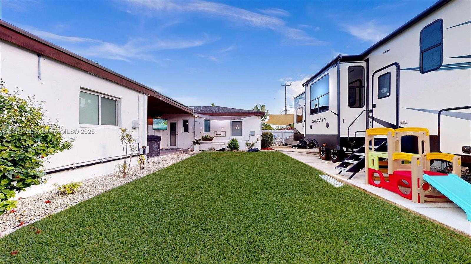 Small Image of 6760 SOUTH WEST 19TH ST, Miami Number 23
