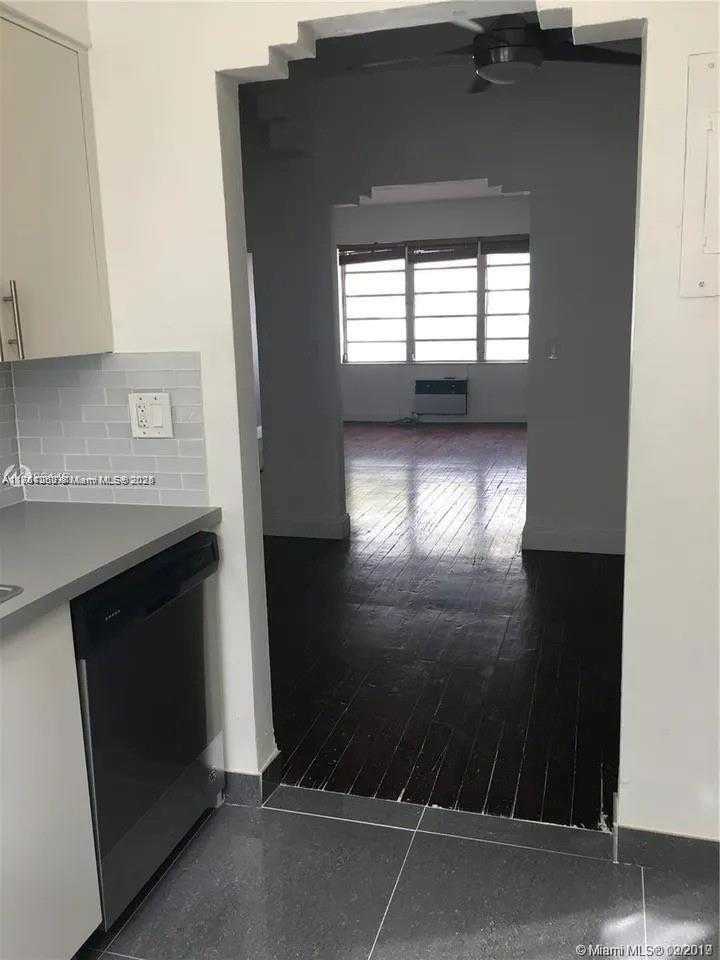 Small Image of 736 12TH ST #7, Miami Beach Number 3