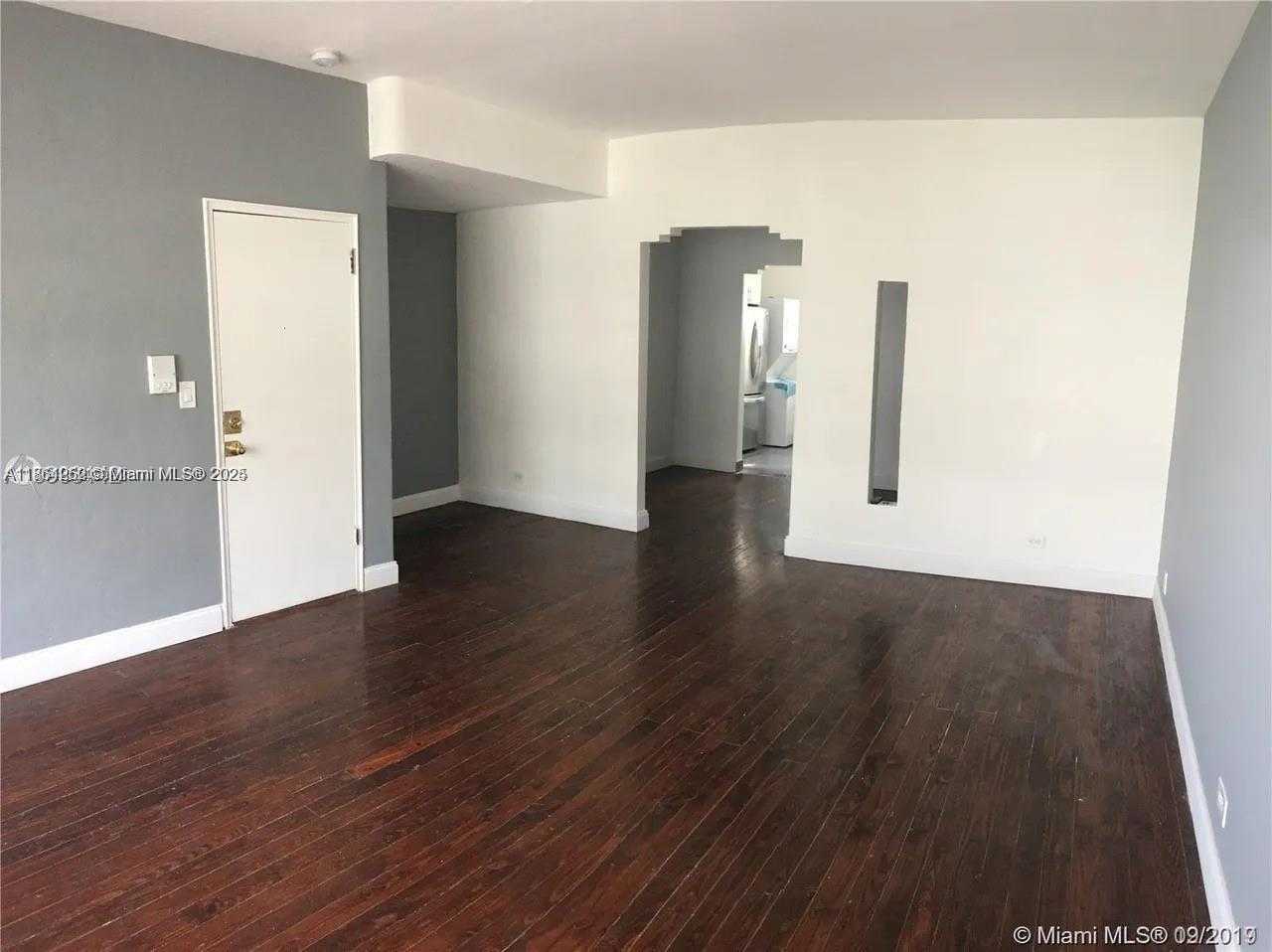Small Image of 736 12TH ST #7, Miami Beach Number 4