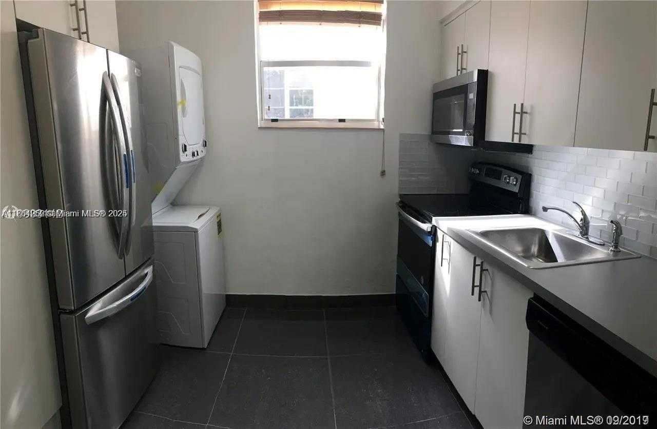 Small Image of 736 12TH ST #7, Miami Beach Number 6